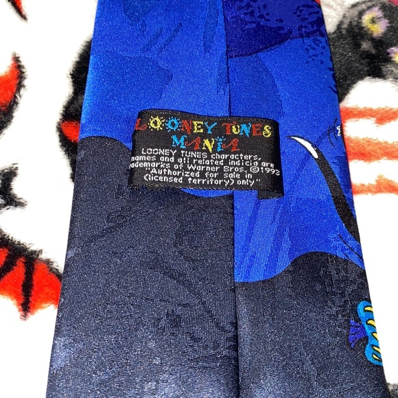 Vintage 90s Looney Tunes Tie - Picture 6 of 6